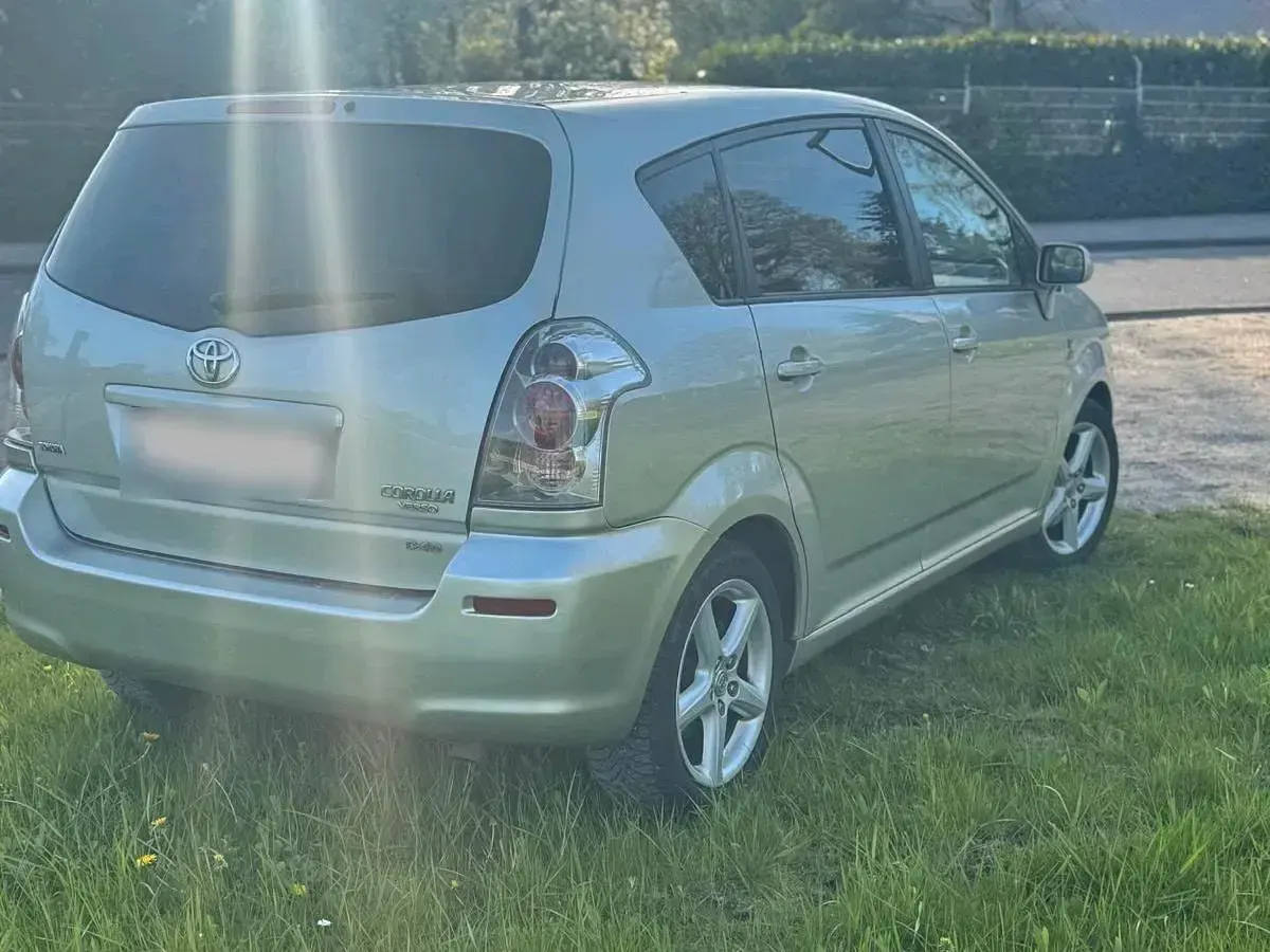 Gebraucht Toyota Corolla 177 PS (130 kW) 2007 Silber Van / Kleinbus