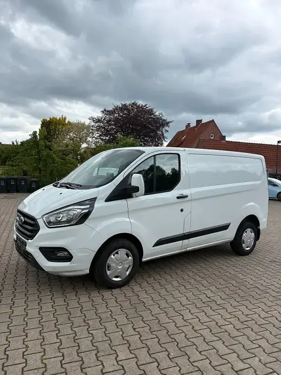 Używany Ford Transit Custom 105 KM (77 kW) 2022 Biały Minivan