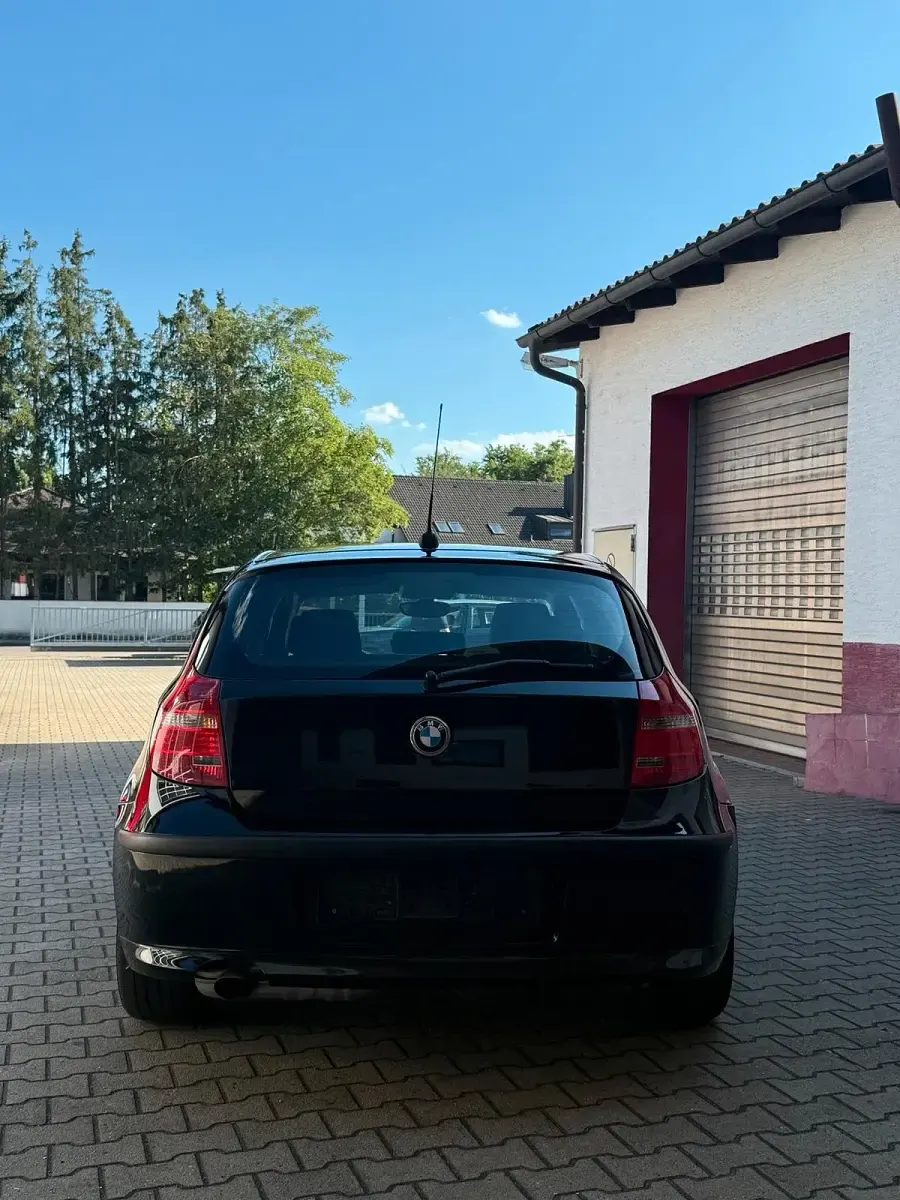 Gebraucht BMW 116 122 PS (89 kW) 2010 Schwarz Kleinwagen