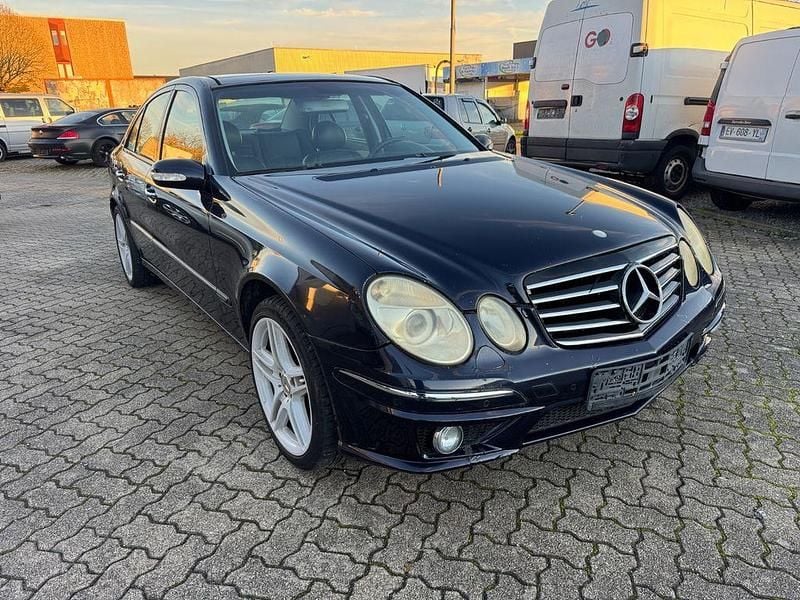 Blau Gebraucht 2004 Mercedes E400 Limousine | 5.990 € - Bild 1/4