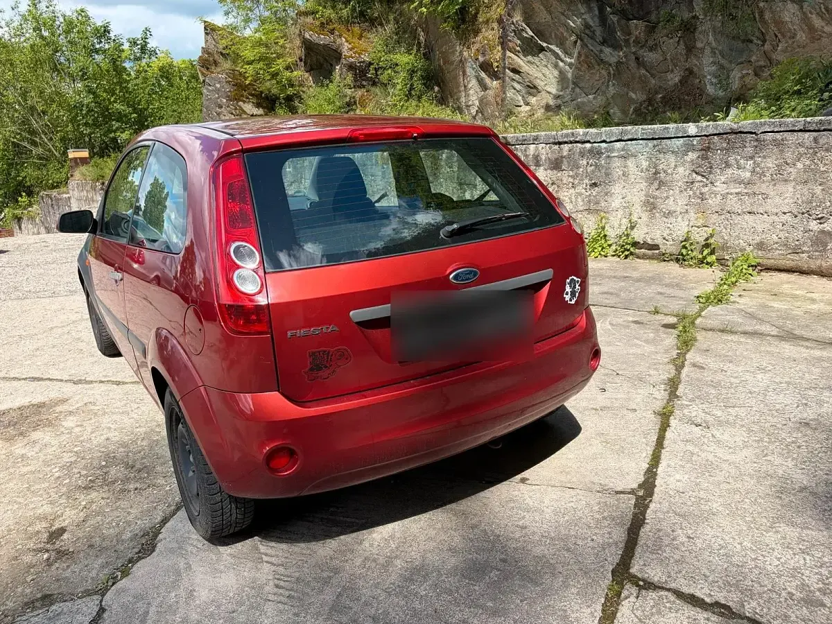 Gebraucht Ford Fiesta 80 PS (58 kW) 2007 Rot Kleinwagen