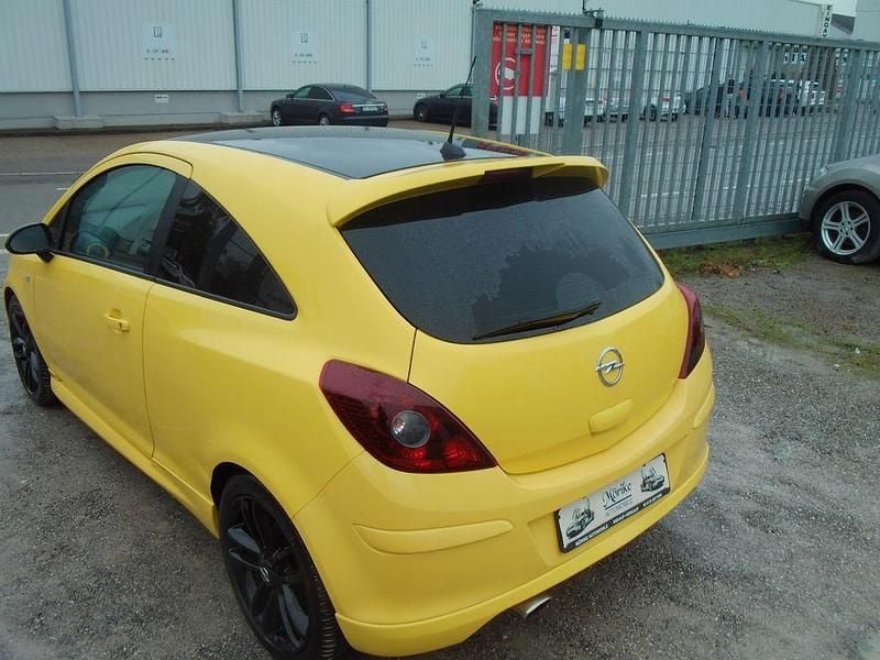 Second-hand Opel Corsa Color Edition 150 CP (110 kW) 2011 Galben Hatchback