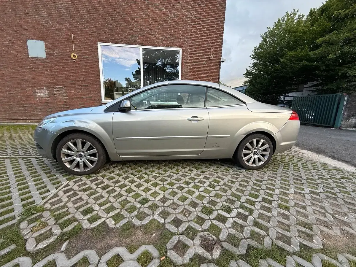 Gebraucht Ford Focus Cabriolet 145 PS (106 kW) 2009 Silber Cabrio