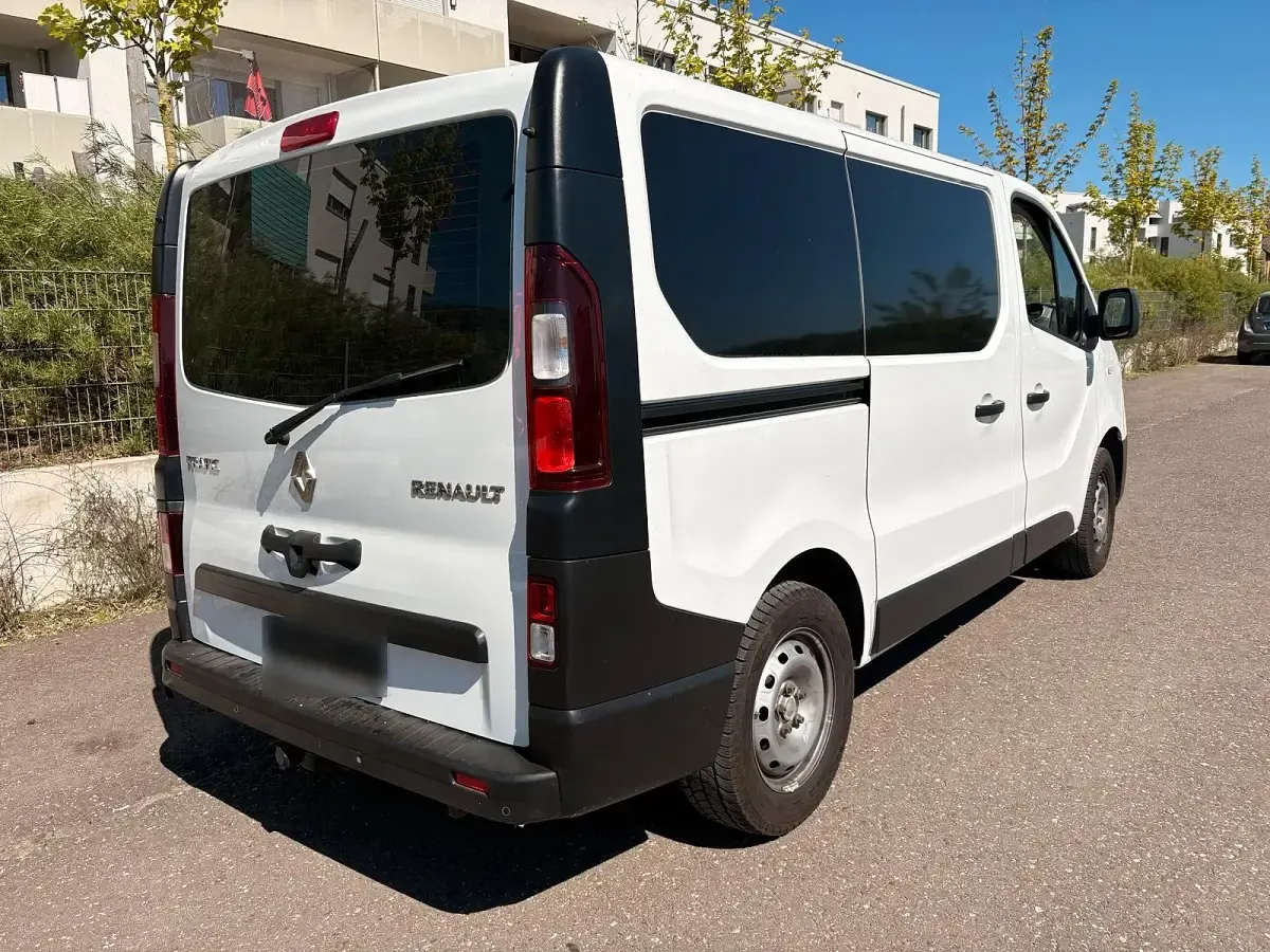 Second-hand Renault Trafic 120 CP (88 kW) 2018 Alb Monovolum