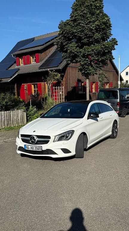 Weiß Gebraucht 2016 Mercedes CLA180 Shooting Brake Kombi | 15.500 € (Fairer Preis) - Bild 1/4