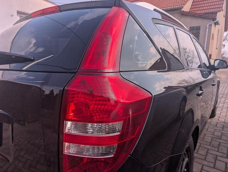 Gebraucht Kia Ceed 109 PS (80 kW) 2009 Schwarz Kleinwagen