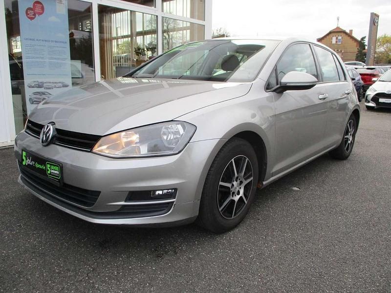 Silbergrau Gebraucht 2013 VW Golf Comfortline Limousine | 6.990 € (Superpreis) - Bild 1/4