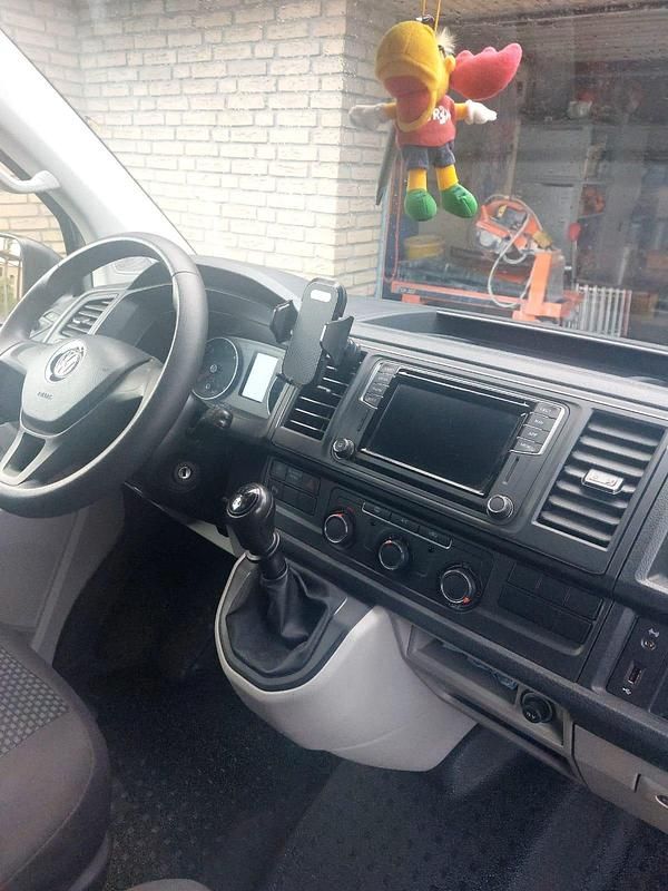 Gebraucht VW Transporter 150 PS (110 kW) 2018 Silber Van