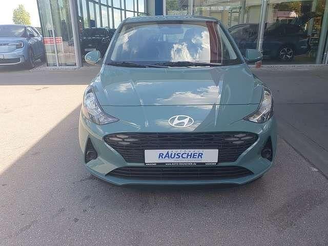 Gebraucht Hyundai i10 Select 63 PS (46 kW) 2024 Grün schwarz Kleinwagen