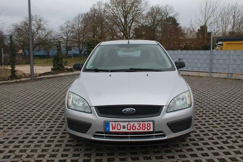 Gebraucht Ford Focus Ambiente 90 PS (66 kW) 2006 Silber Kombi