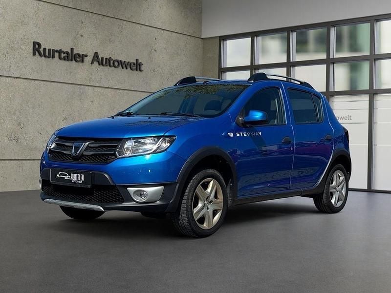 Blau Gebraucht 2015 Dacia Sandero Prestige Kleinwagen | 6.799 € (Fairer Preis) - Bild 1/4