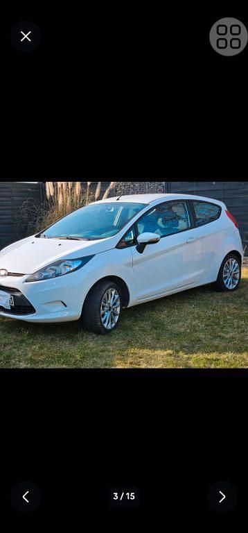 Gebraucht Ford Fiesta Trend 60 PS (44 kW) 2010 Weiß Kleinwagen