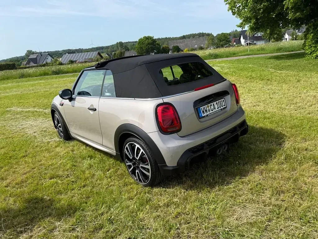 Używany Mini John Cooper Works Classic 231 KM (169 kW) 2024 Beżowy Hatchback