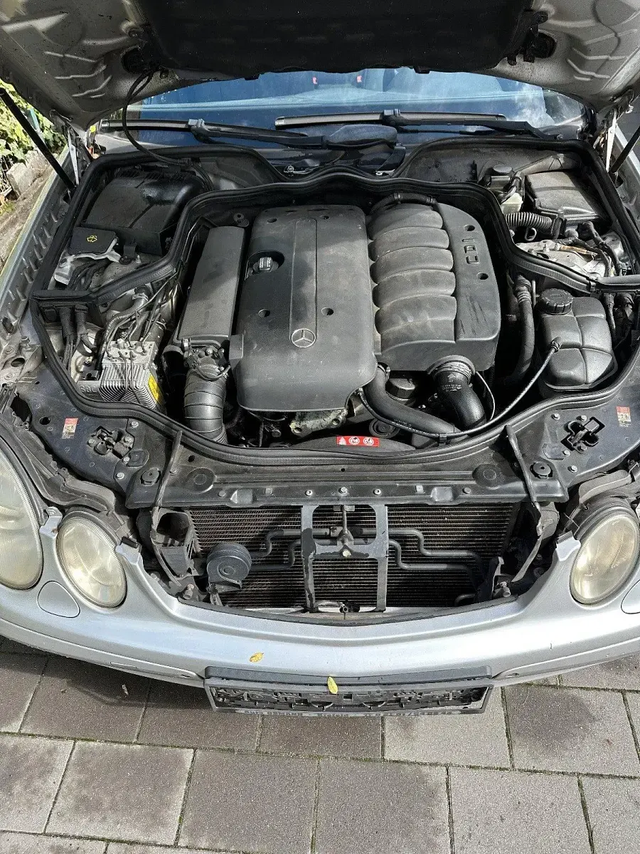 Gebraucht Mercedes E270 177 PS (130 kW) 2004 Silber Limousine
