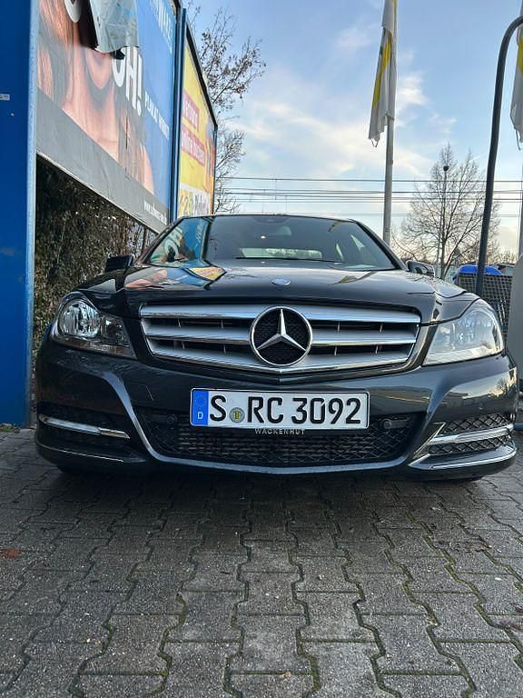 Gebraucht Mercedes C180 Avantgarde 156 PS (114 kW) 2013 Schwarz Limousine
