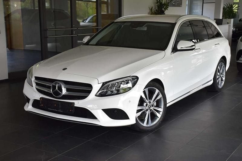 Polarweiss Gebraucht 2020 Mercedes C200 Avantgarde Kombi | 26.590 € (Etwas zu teuer) - Bild 1/4