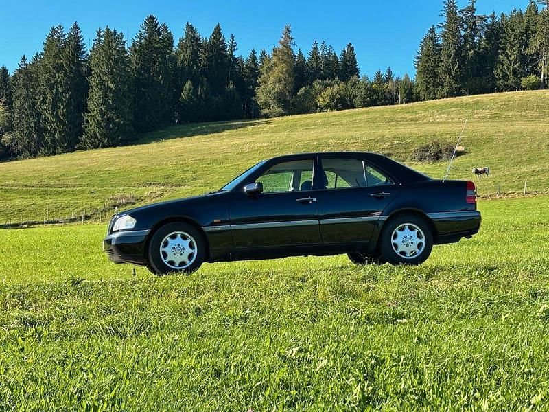 Schwarz Gebraucht 1995 Mercedes C180 Elegance Limousine | 6.000 € - Bild 1/4
