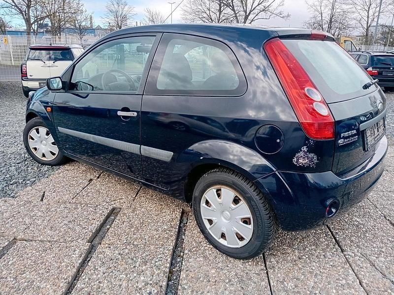 Gebraucht Ford Fiesta 60 PS (44 kW) 2007 Blau Kleinwagen