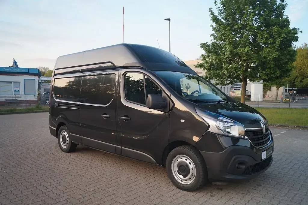 Gebraucht Renault Trafic 145 PS (106 kW) 2021 Schwarz Van / Kleinbus