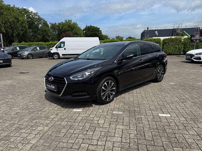 Phantom black Gebraucht 2016 Hyundai i40 Trend Kombi | 13.990 € (Fairer Preis) - Bild 1/4