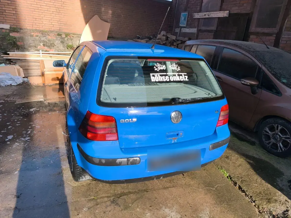 Usata VW Golf IV 105 CV (77 kW) 2000 Blu Utilitaria