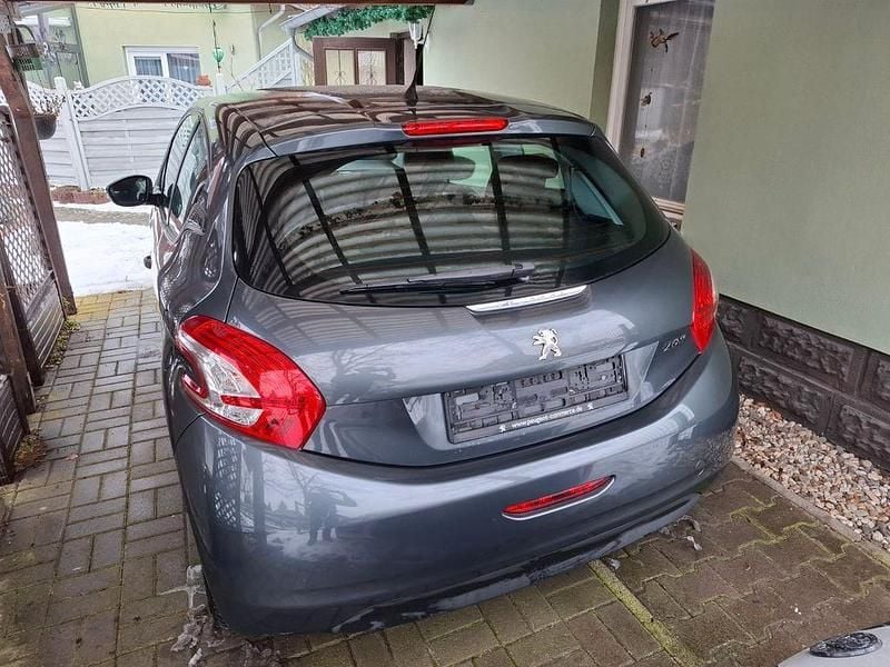 Gebraucht Peugeot 208 Active 68 PS (50 kW) 2013 Grau Kleinwagen