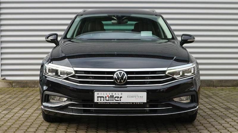 Gebraucht VW Passat Elegance 150 PS (110 kW) 2024 Deep black perleffekt Kombi