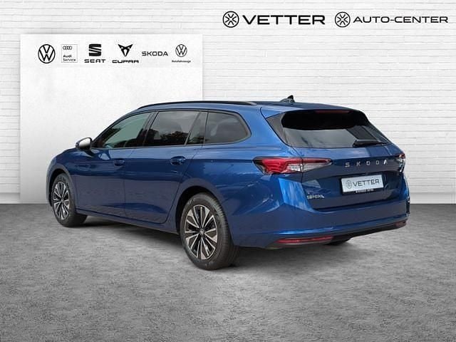 Neu Skoda Superb Essence 150 PS (110 kW) 2025 Blau Kombi
