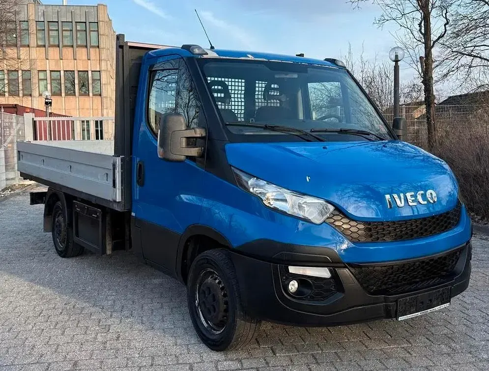 Gebraucht Iveco Daily 130 PS (95 kW) 2016 Blau Limousine