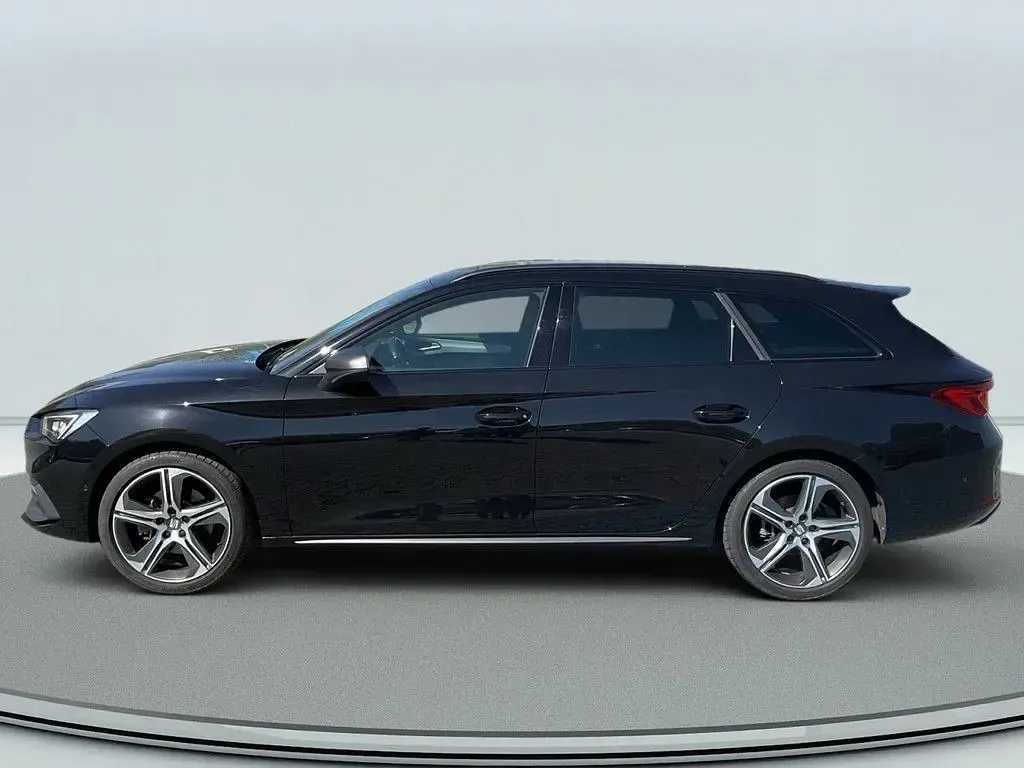 Second-hand Seat Leon FR 190 CP (139 kW) 2023 Negru Berlinǎ