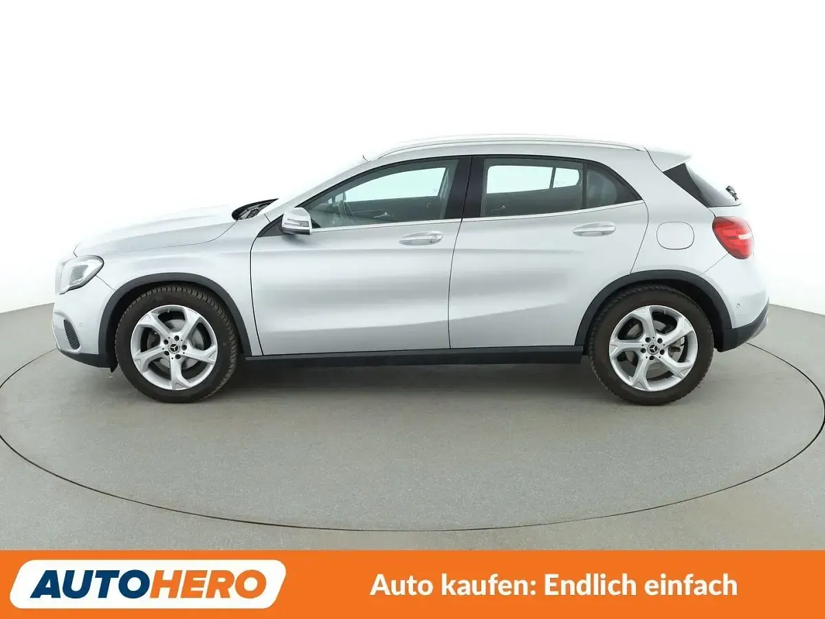 Gebraucht Mercedes GLA180 Urban 122 PS (89 kW) 2018 Grau SUV