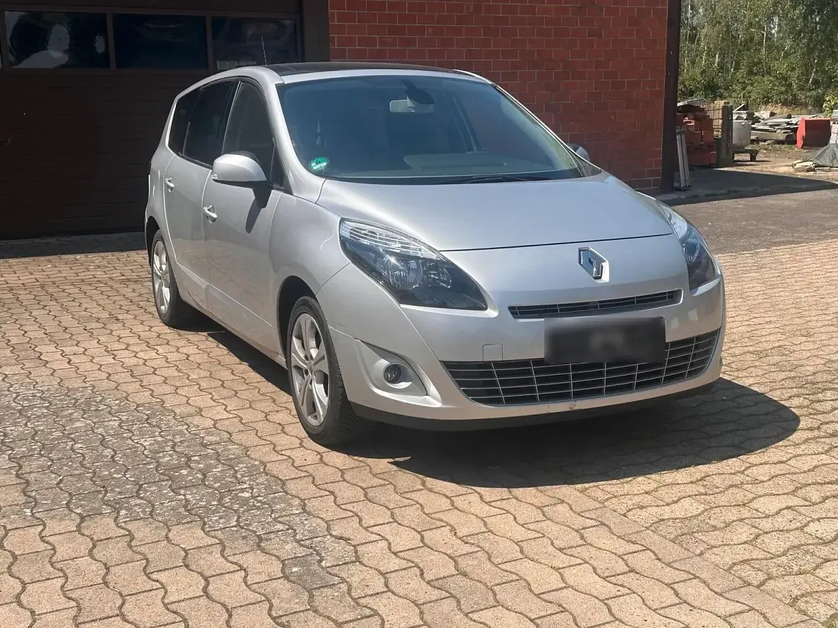 Gebraucht Renault Grand Scénic 131 PS (96 kW) 2011 Silber Van / Kleinbus