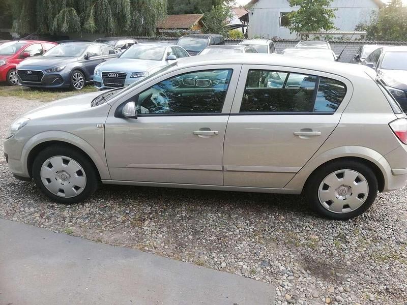 Gebraucht Opel Astra Edition 90 PS (66 kW) 2006 Gold Limousine