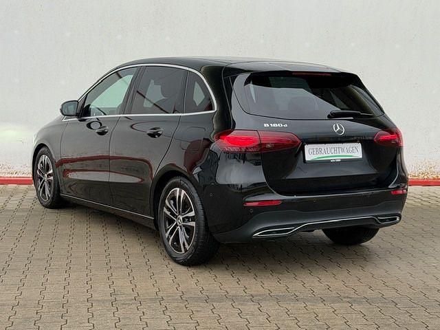 Gebraucht Mercedes B180 Progressive 116 PS (85 kW) 2025 Kosmosschwarz metalliclack 191 Van / Kleinbus