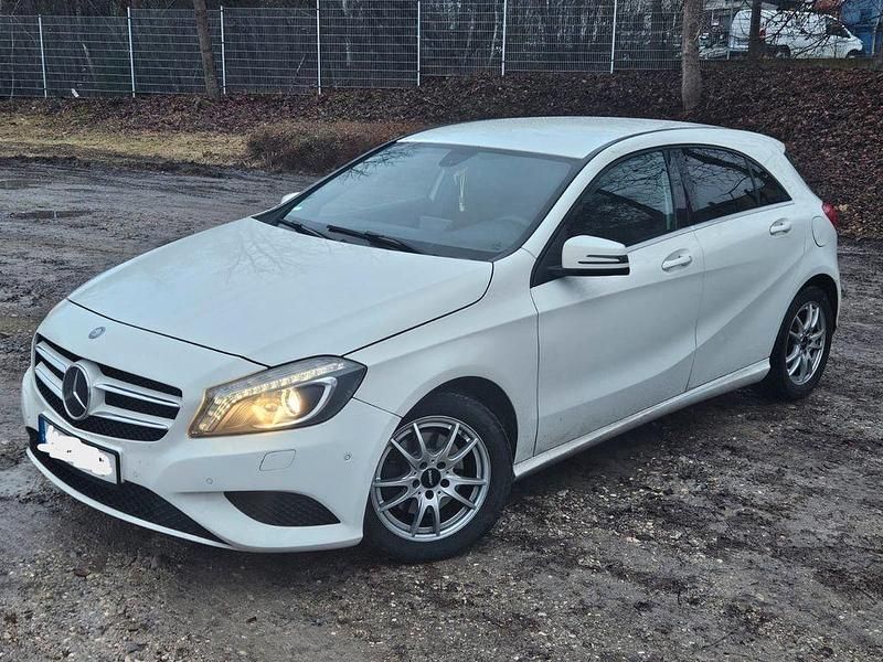 Weiß Gebraucht 2013 Mercedes A200 Limousine | 6.500 € (Fairer Preis) - Bild 1/4
