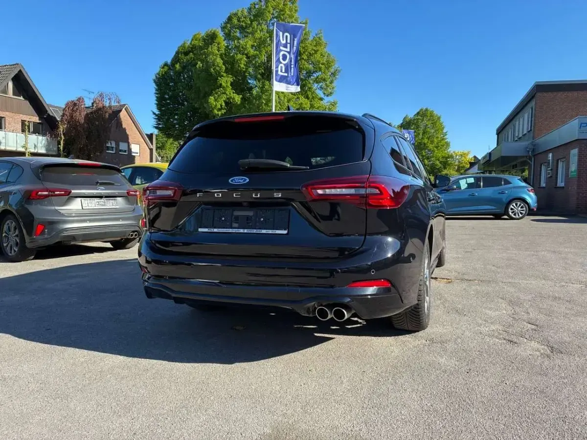 Gebraucht Ford Focus ST-Line X 125 PS (91 kW) 2023 Schwarz Limousine
