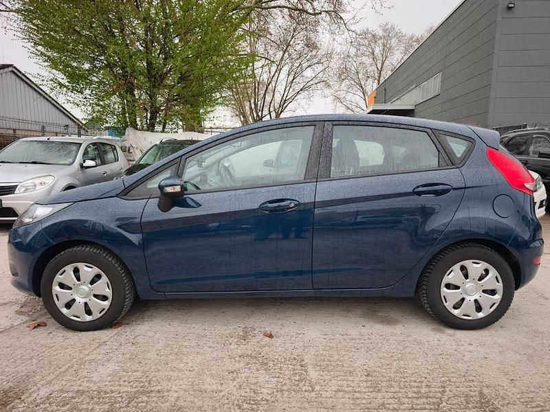 Gebraucht Ford Fiesta Trend 60 PS (44 kW) 2010 Blau Kleinwagen