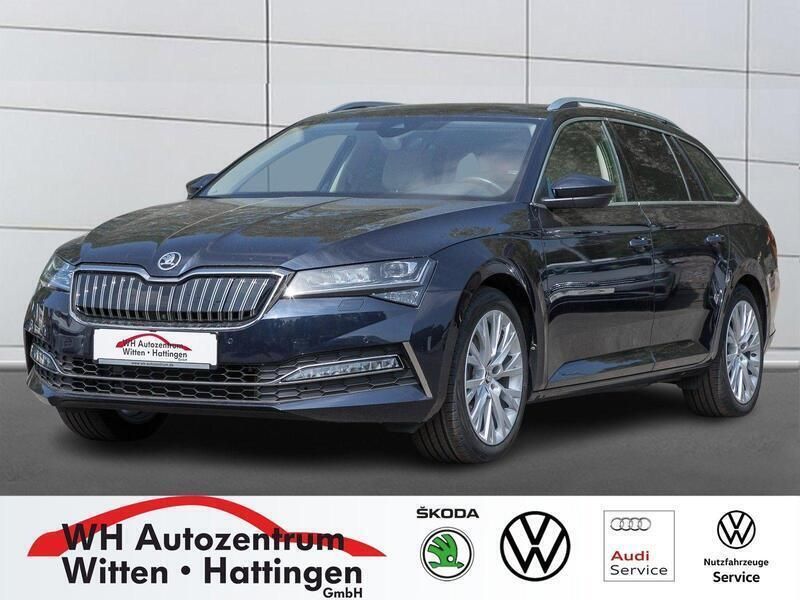 Plumblau metallic Gebraucht 2022 Skoda Superb Style Kombi | 31.878 € (Fairer Preis) - Bild 1/4