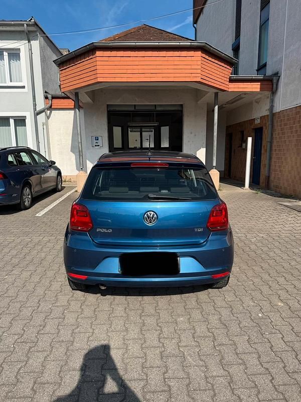 Gebraucht VW Polo Comfortline 89 PS (65 kW) 2015 Blau Limousine