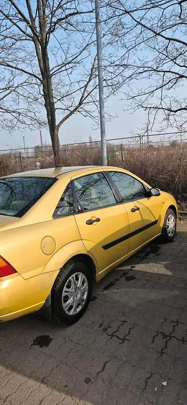 Gebraucht Ford Focus 101 PS (74 kW) 2000 Gold Limousine