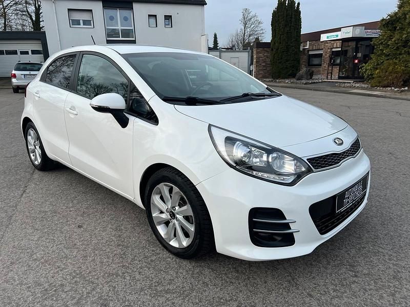 Gebraucht Kia Rio 84 PS (61 kW) 2017 Weiß Limousine