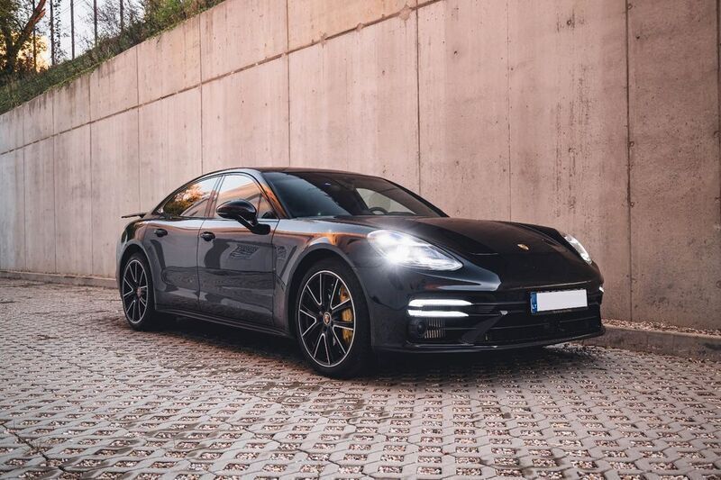 Schwarz Gebraucht 2022 Porsche Panamera Turbo S Limousine | 99.000 € - Bild 1/4