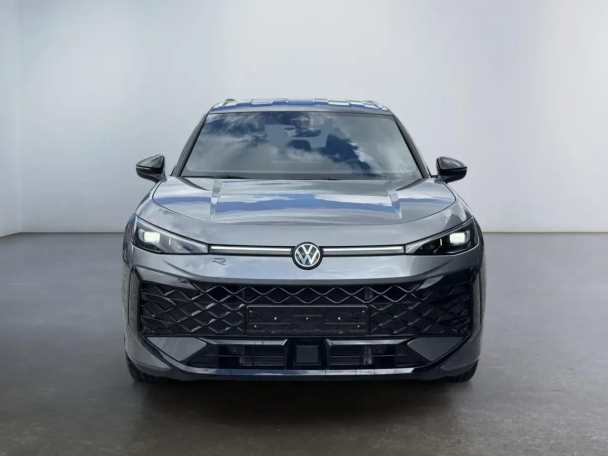 Neu VW T-Roc Pro 150 PS (110 kW) 2026 Wolf grey metallic / schwarzes dach SUV
