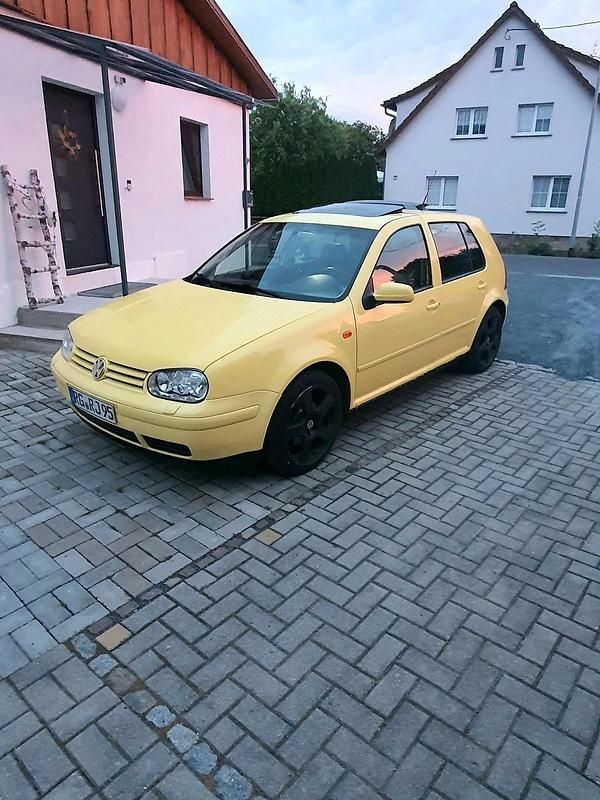 Gelb Gebraucht 2001 VW Golf IV Conceptline Kleinwagen | 2.300 € (Superpreis) - Bild 1/4