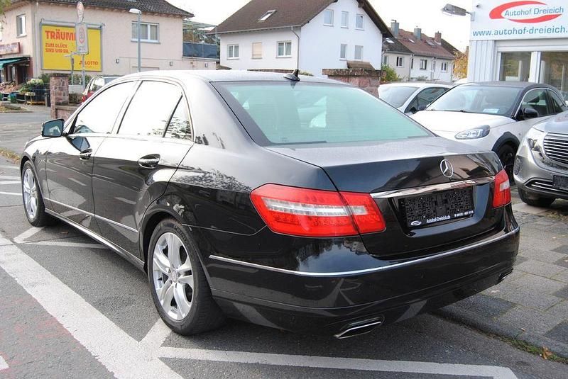 Gebraucht Mercedes E200 184 PS (135 kW) 2012 Schwarz Limousine