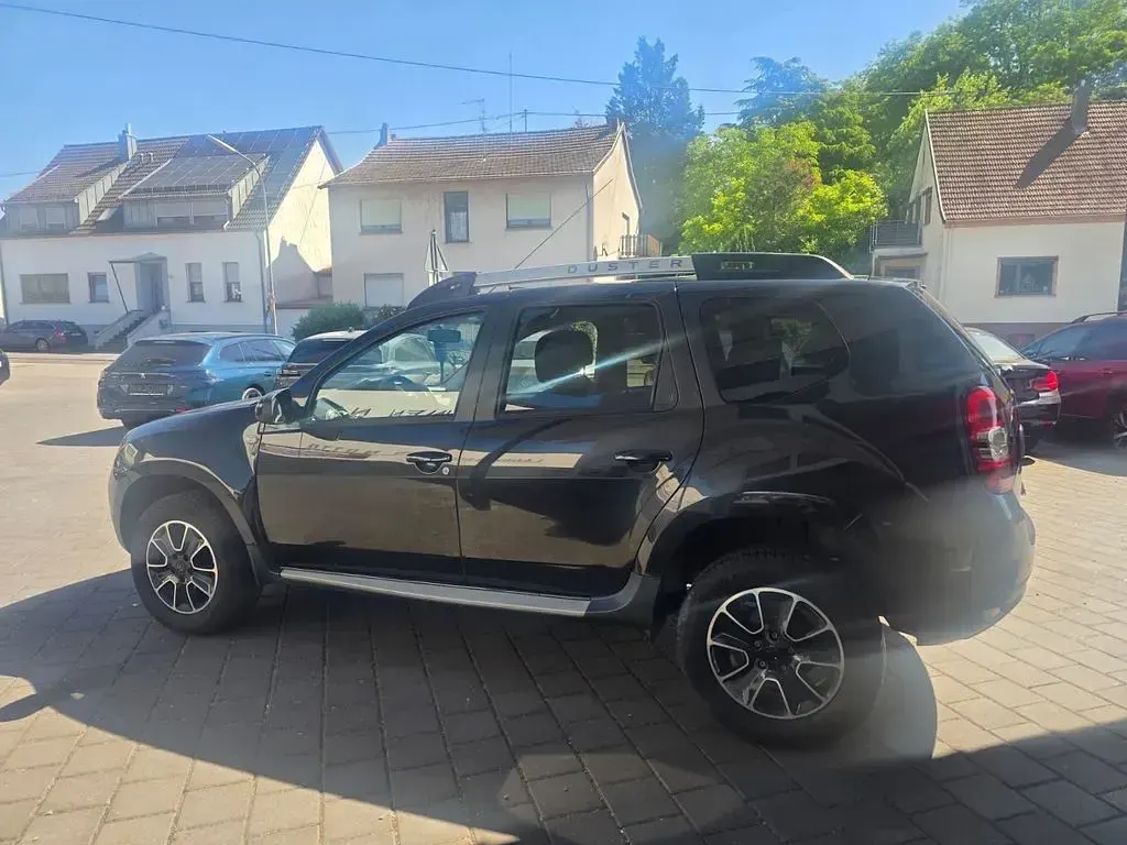 Gebraucht Dacia Duster Black Shadow 109 PS (80 kW) 2017 Schwarz SUV