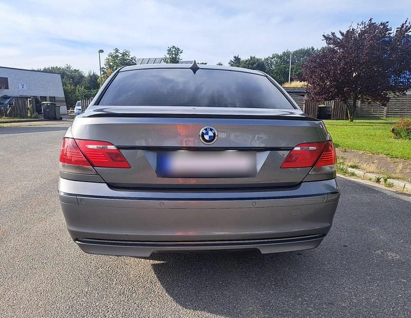 Gebraucht BMW 740 306 PS (225 kW) 2006 Silber Limousine