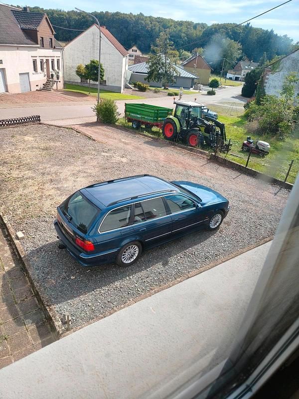 Blau Gebraucht 1997 BMW 523 Kombi | 1.499 € (Superpreis) - Bild 1/4