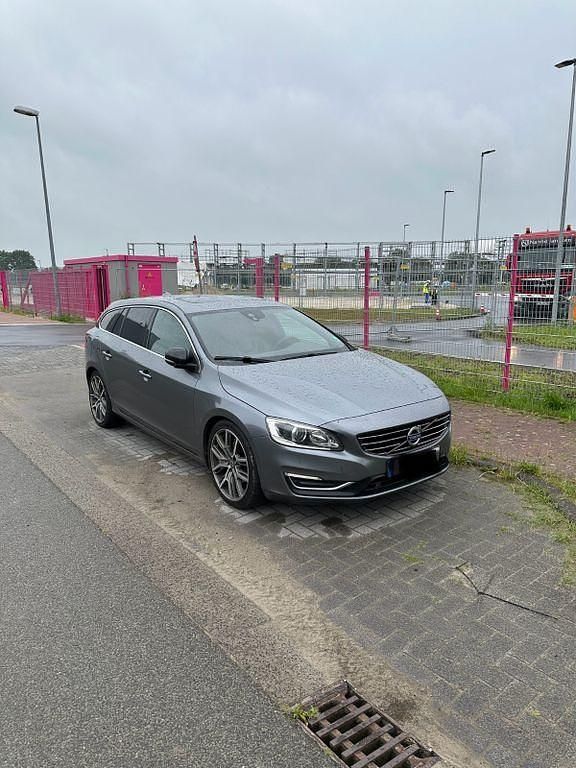 Gebraucht Volvo V60 190 PS (139 kW) 2017 Grau Kombi