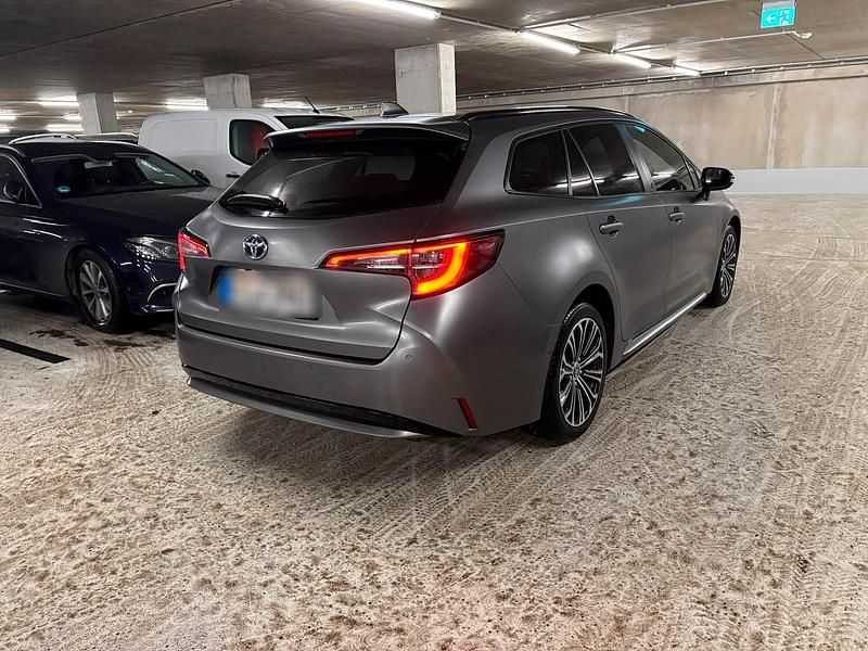 Gebraucht Toyota Corolla Hybrid Team 98 PS (72 kW) 2020 Grau Kombi